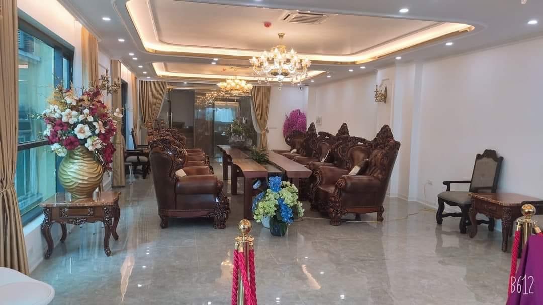 Bán toà nhà 10 tầng căn góc phố Nguyễn Văn Cừ