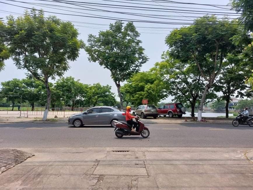 Bán lô Đất tặng nhà đường Hà Huy Tập, Quận Thanh Khê, C4, DT 140 m2, đường Ô tô đỗ. Gần Hồ Tình Yêu. Chỉ 5,7 tỷ.