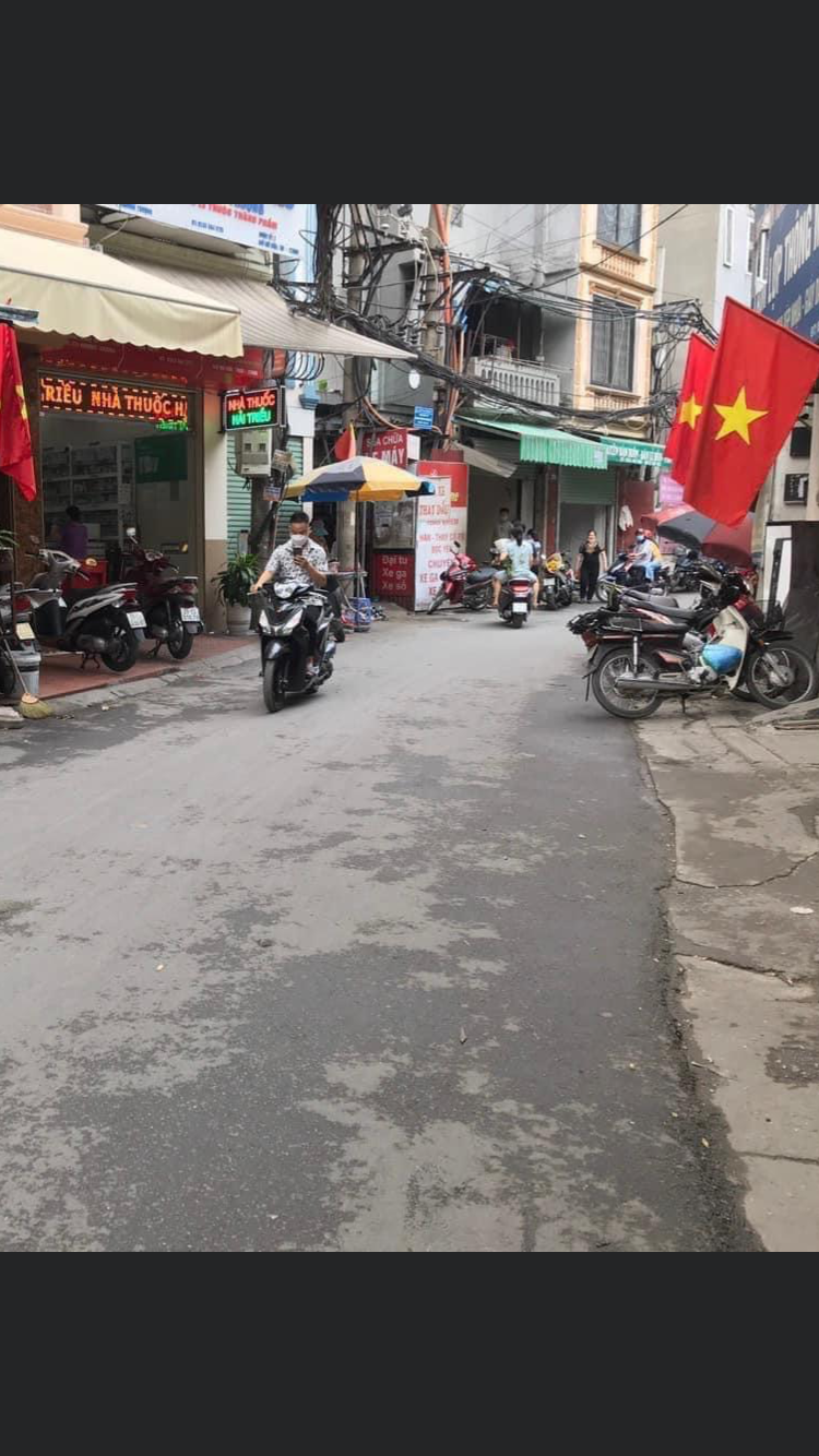 Bán gấp nhà mặt phố Khương Thượng, Đống Đa. Giảm sốc 2 tỷ- liên hệ ngay 0982653333