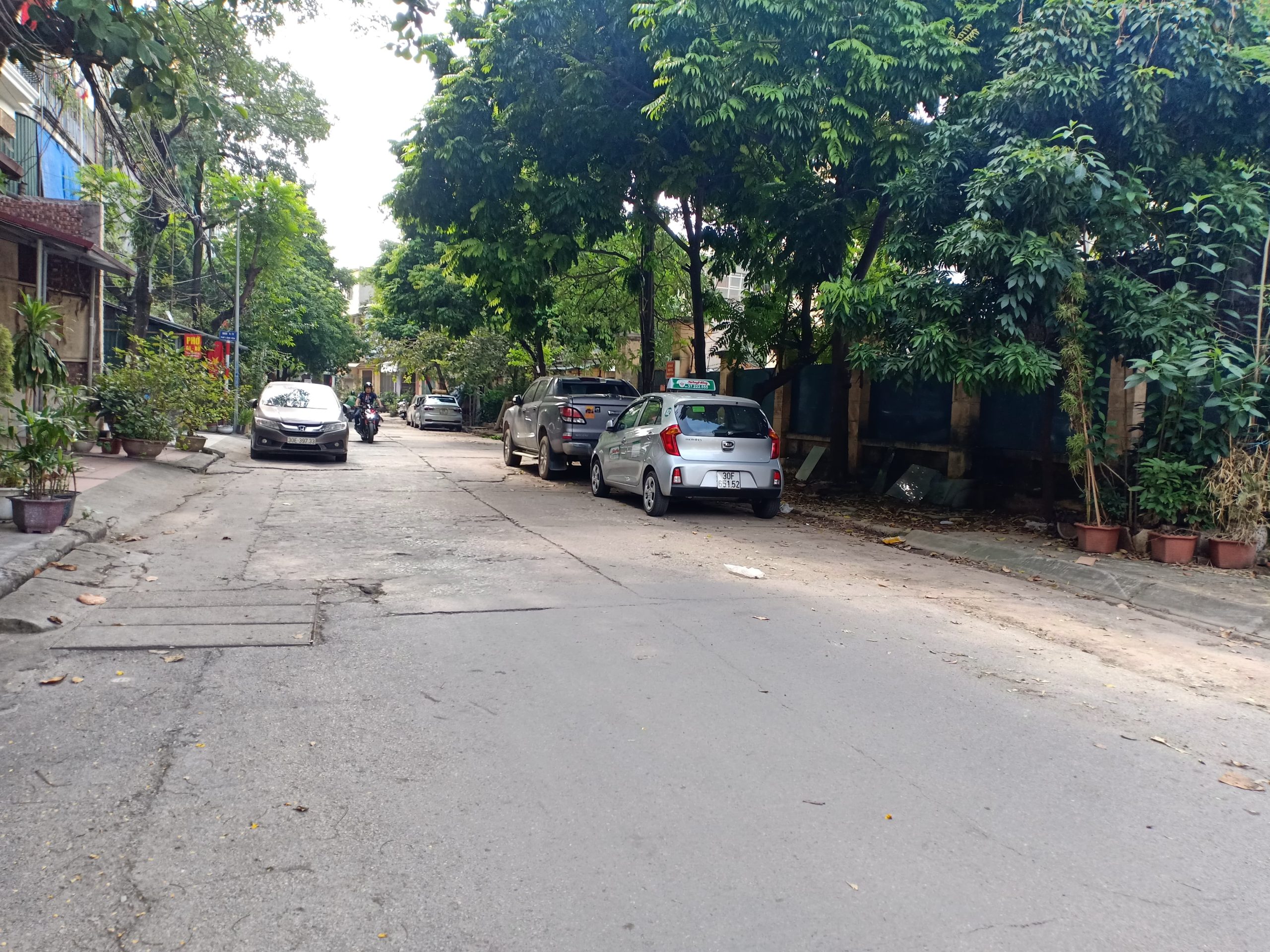 Nhà ngõ 2 Hoàng Liệt, Hoàng Mai, đường trước nhà 3 ô tô tránh, diện tích 100m2, mặt tiền rộng 6.5m, xây dựng tòa văn phòng, căn hộ, giá 11 tỷ