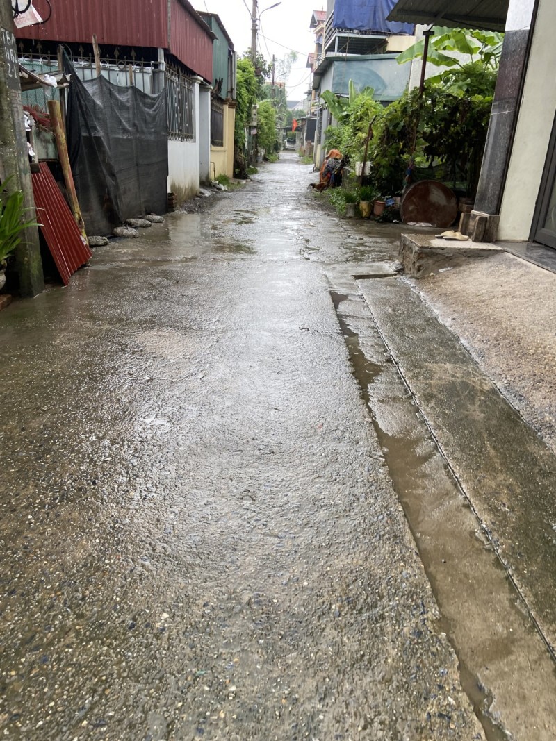 Bán nhà Hải Bối Đông Anh chỉ 2,6 ỷ với diện tích 110 m2 ngõ rộng 2 oto tránh nhau gần chợ