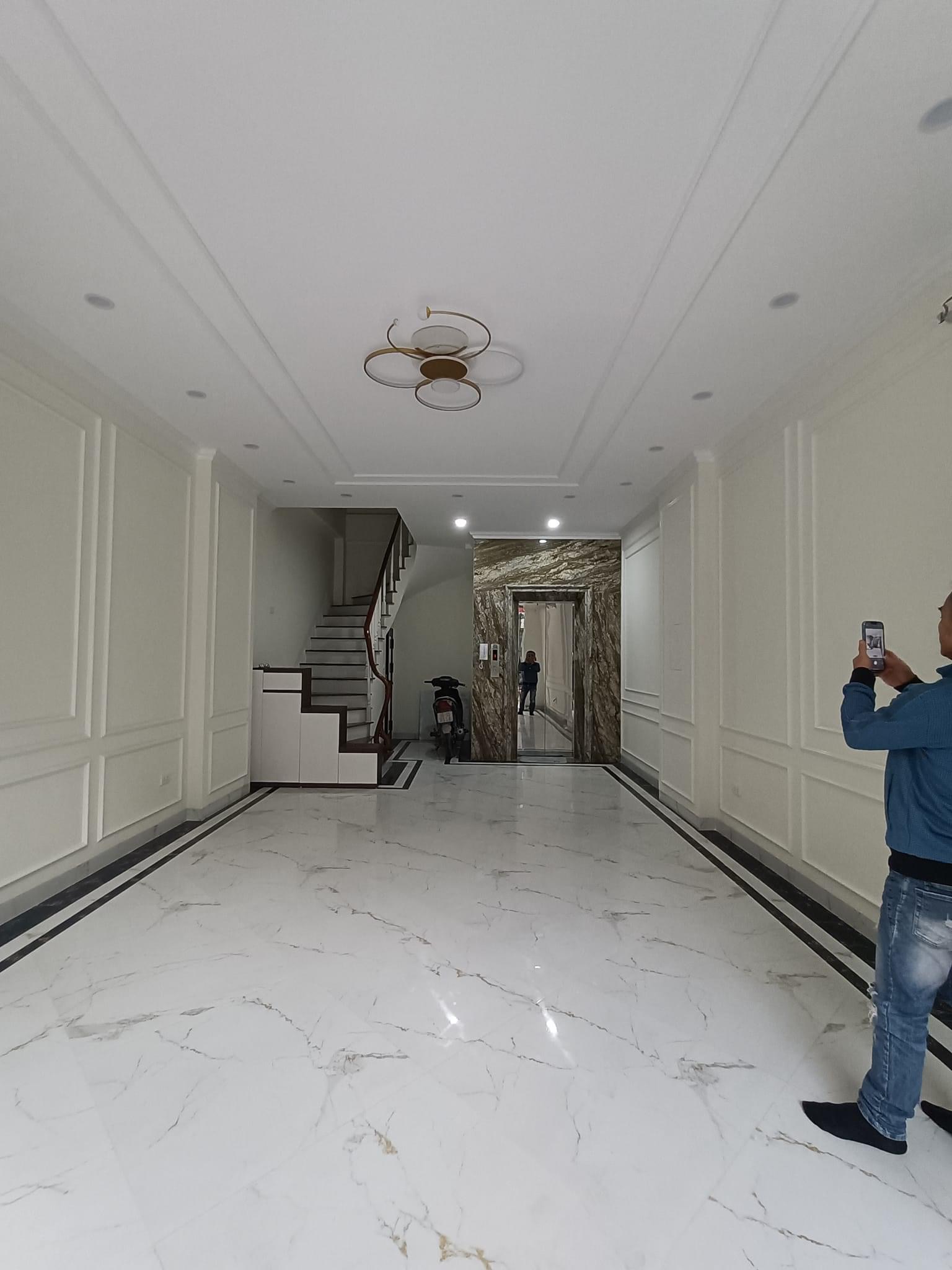 CẦN BÁN GẤP NHÀ LIỀN KỀ VẠN PHÚC - HÀ DÔNG