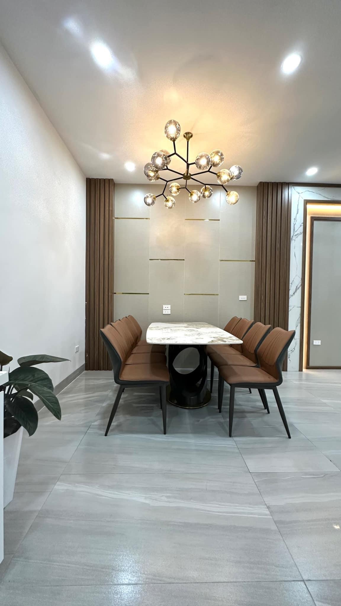 Nhà đẹp Hoàng Mai 63m 5 tầng 6 ngủ 4.95 tỷ