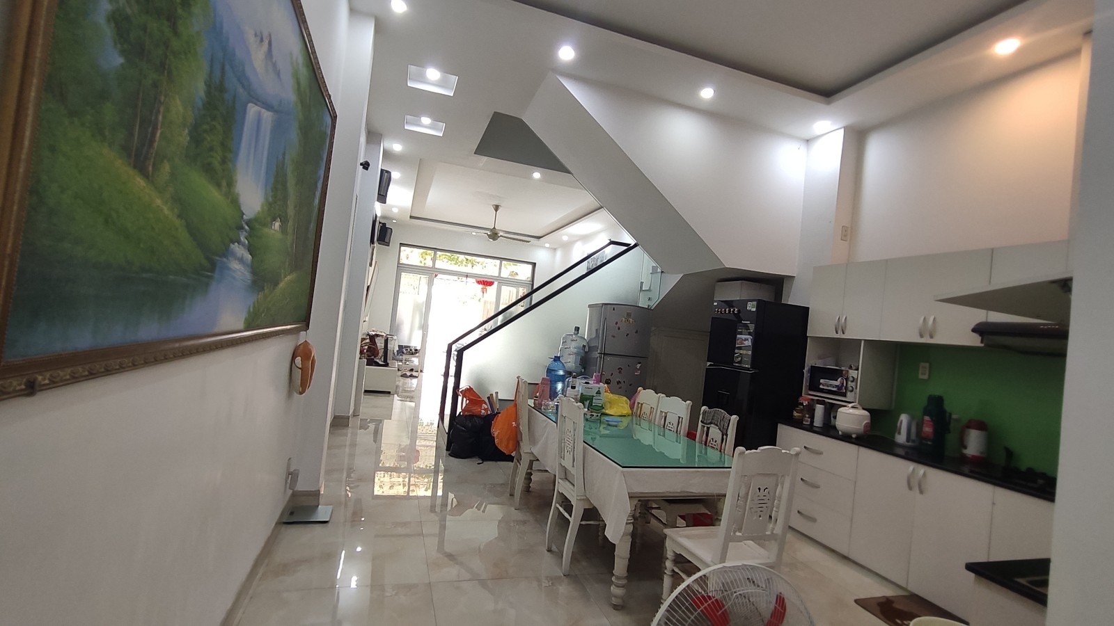 Bán nhà Mặt tiền đường Nguyễn Văn Huề, Quận Thanh Khê, nhà 3 tầng, DT 83 m2, đường Ô tô đỗ. Gần trường CĐ Thương Mại.