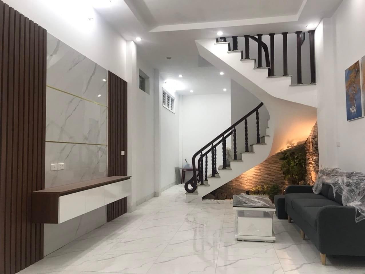 PHỐ NGUYỄN TRÃI THANH XUÂN 40m2, GIÁ 5.2tỷ, 5Tầng