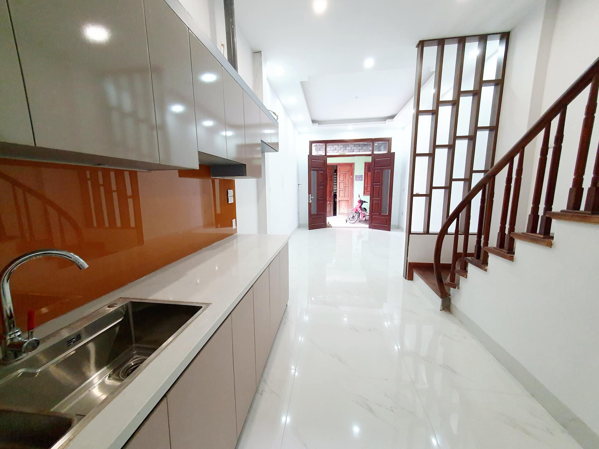 Bán gấp nhà tại ngõ 88 Xuân Đỉnh Bắc từ Liêm hàng xóm ciputra 47 m2 5 tầng mặt tiền 4,2 m giá chỉ 4,4 tỉ