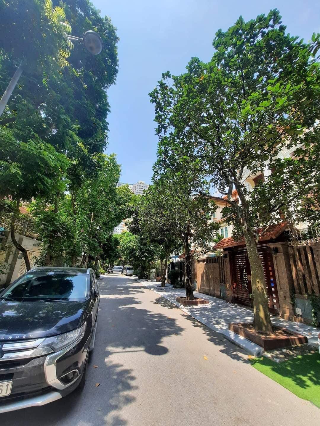 Biệt thự bán đảo Linh Đàm, Hoàng Mai. Dt 255m2, 5 tầng, mặt 12m, giá 43 tỷ-có thương lượng. Đẳng cấp thượng lưu, hiếm căn bán, giá cực tốt.