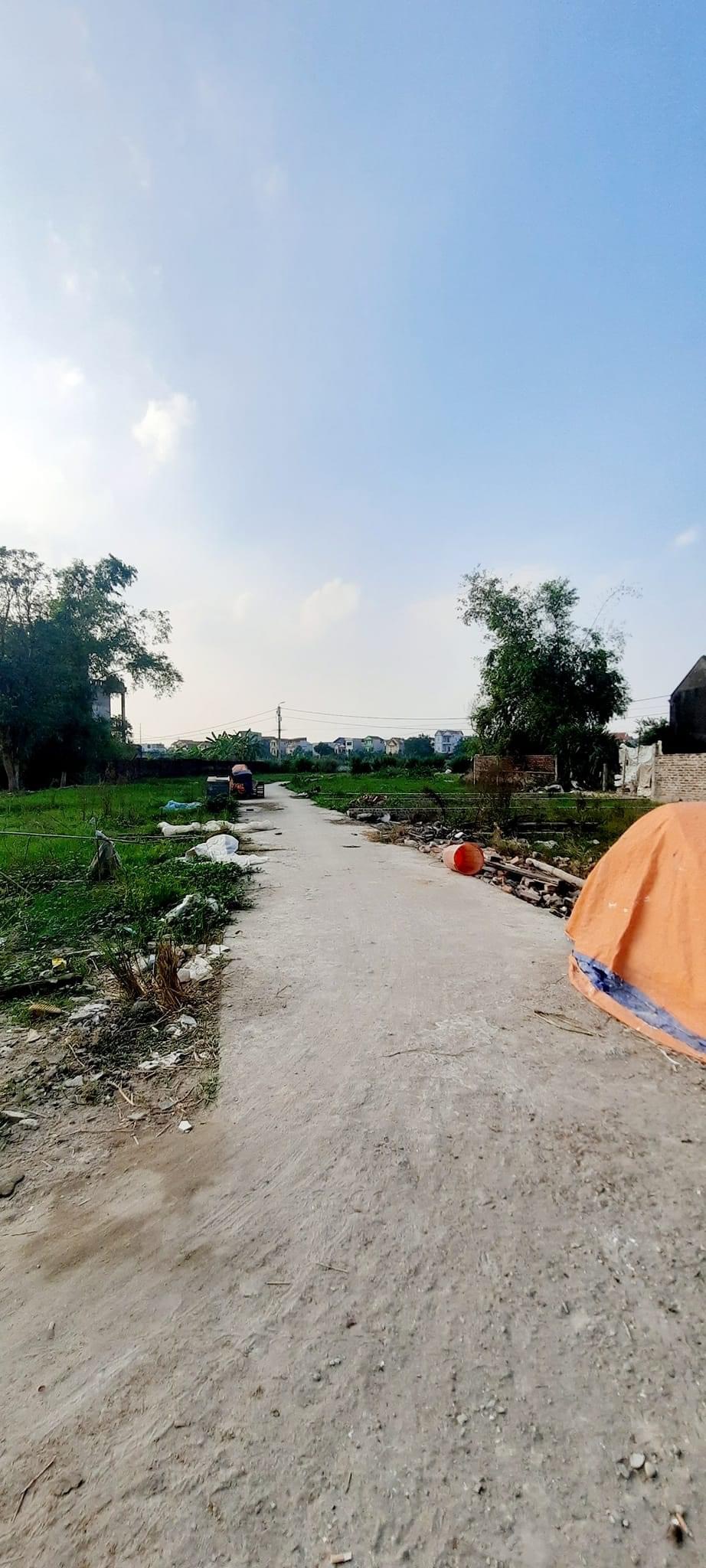 Bán đất thôn Đoài Nam Hồng Đông Anh, phân lô, ô tô đậu cửa, sổ đỏ hoa hậu, đất vuông vắn