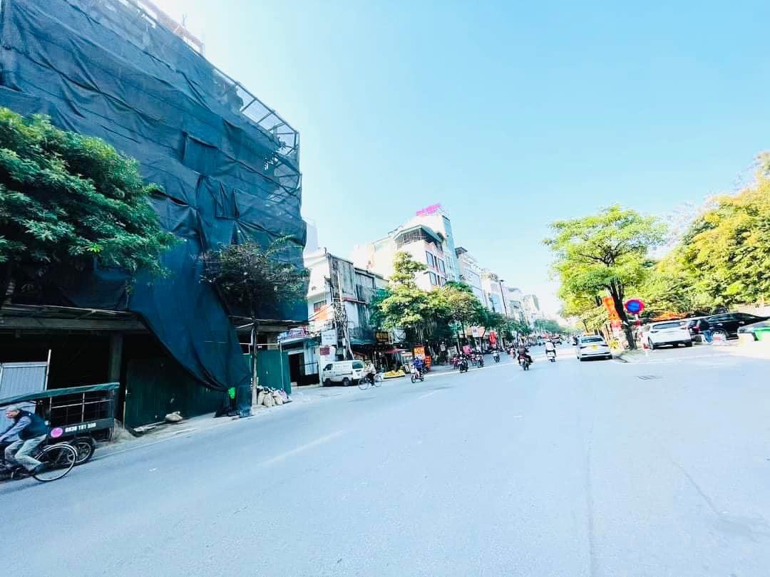 Nhà mặt phố Thanh Nhàn 20m-4,5 tỷ( có thương lượng) -Tiện ích bạt ngàn, gần các trường đại học, công viên -Vỉa hè rộng