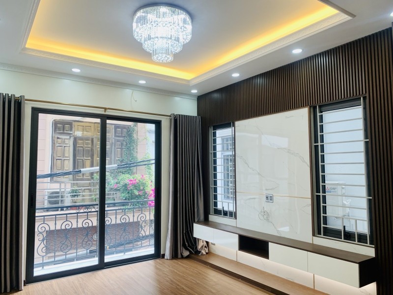 Bán nhà phố ngõ 6X Nguyễn Văn Cừ Long Biên 11,4 tỷ diên tích 85 m2 cầu thang máy