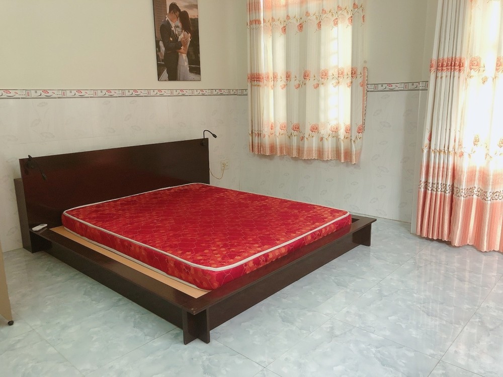 Nhà hẻm ô tô gần Ba Tháng Hai, Quận 10, 48m2, 6PN, giá rẻ