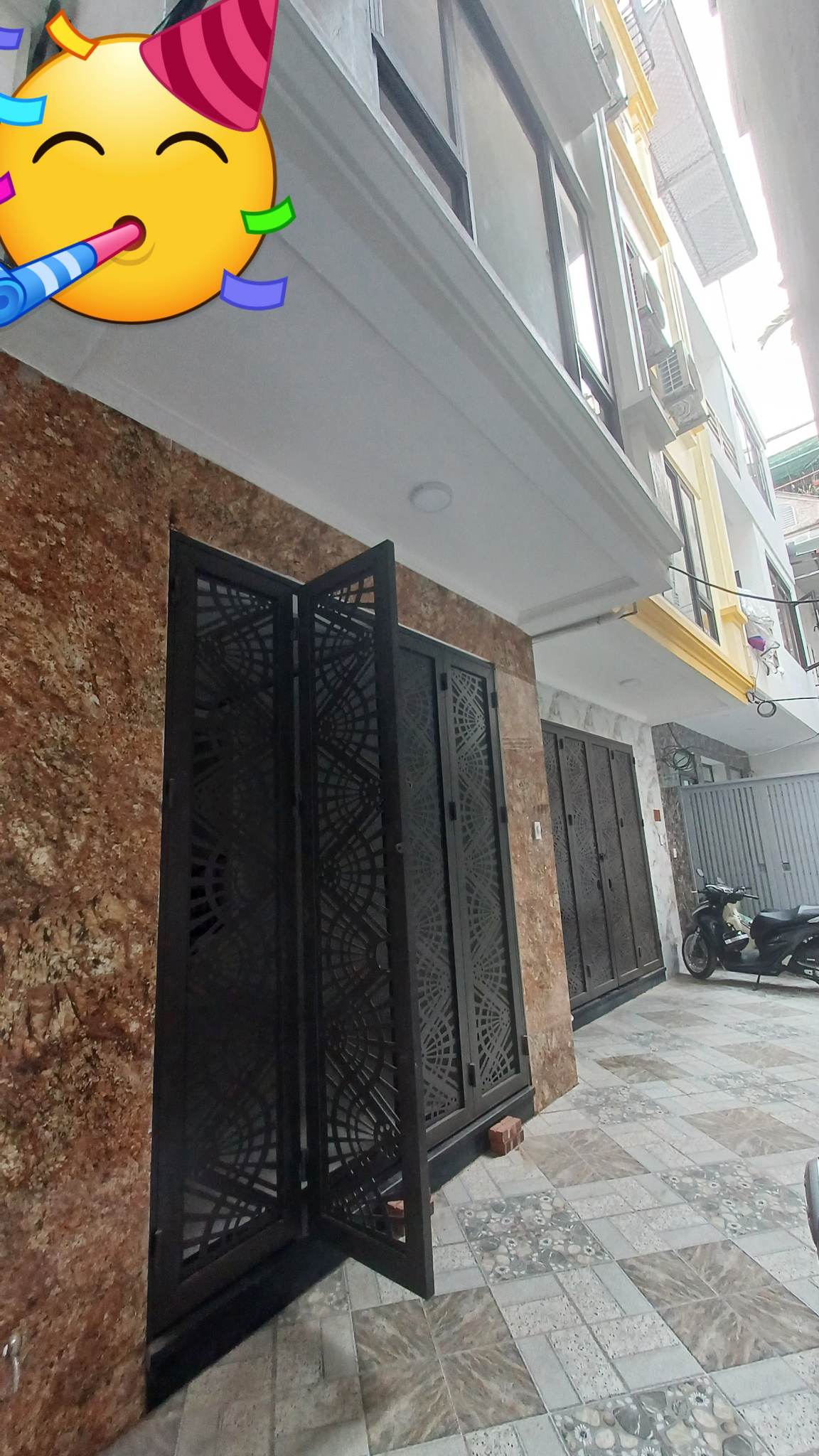 Nhà mới kính koong ngõ phố Đê La Thành Đống Đa.Diện tích 31m2,xây 5tầng giá chỉ 4.5tỷ