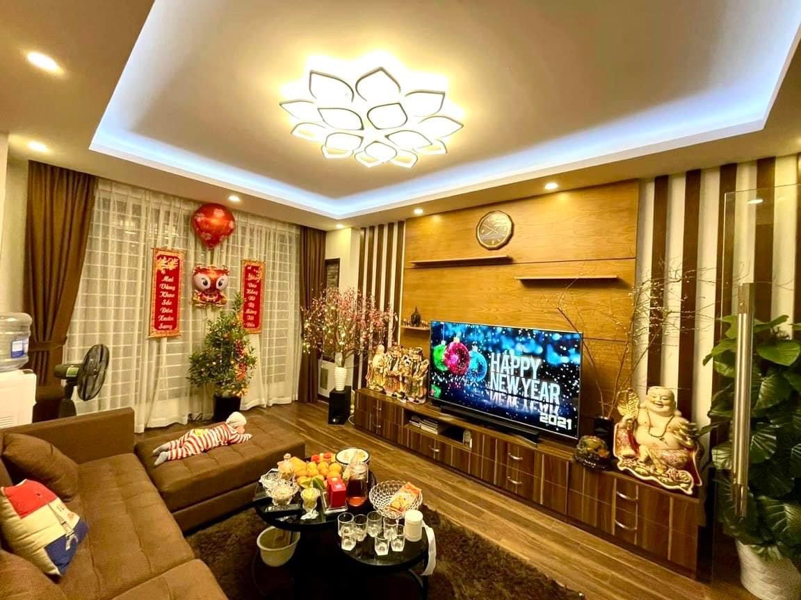 Bán nhà Ngõ 612 Đê La Thành,lô góc, nhà đẹp kiên cố,15m ra ô tô,32m2,5tầng,mt:3,7m.