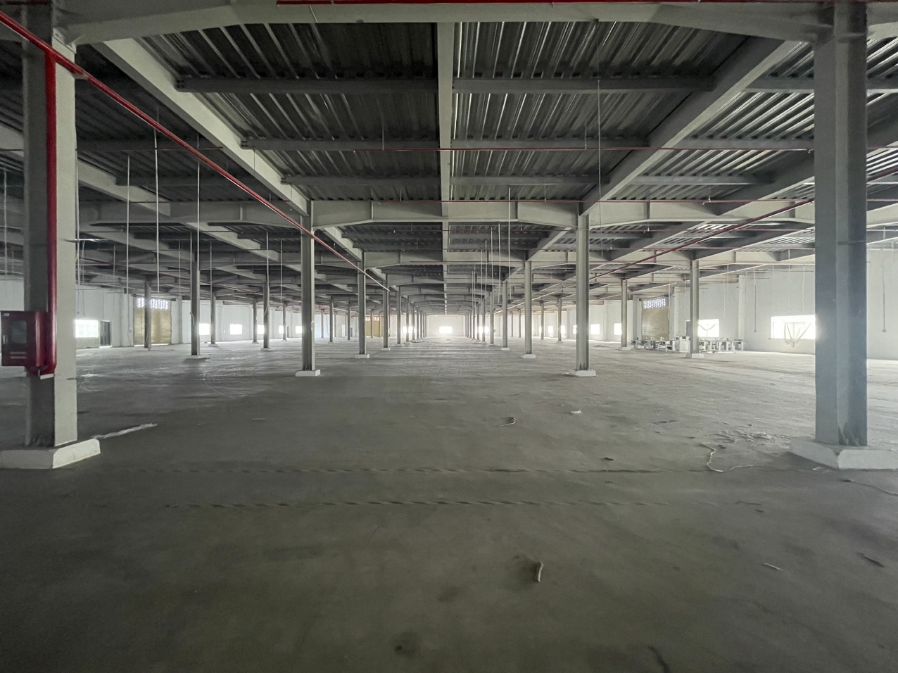 Cho thuê kho xưởng trệt lầu mặt tiền đường trong KCN Tân Đức, huyện Đức Hòa, tỉnh Long An