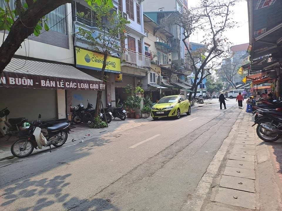 Bán nhà mặt phố Ba đình - Vỉa hè mênh mông-kinh doanh đỉnh mọi loại hình - dòng tiền đang cho thuê 1,2tỷ/năm -