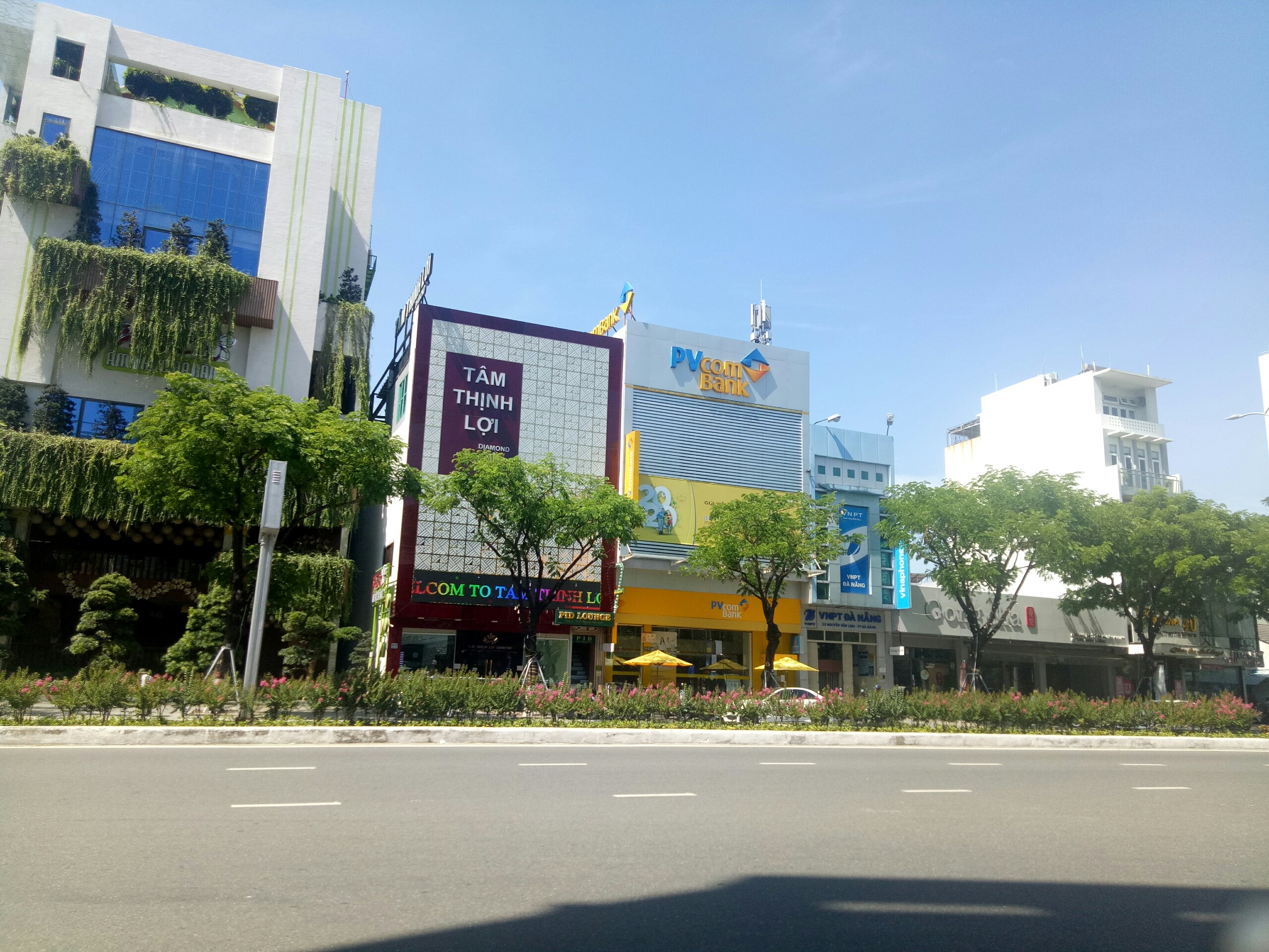 Nhà 3,5 tầng MT phố Nguyễn Văn Linh - 40 tr/tháng (TL)