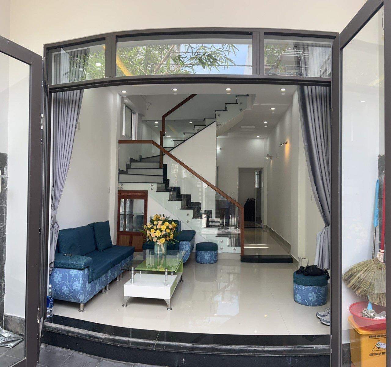 Bán nhà mặt tiền đường Hoá Sơn 1, Hải Châu, 3 tầng, DT 56 m2, Gần trường Sky Line. Ô tô đỗ. Chỉ 5,3 tỷ. 0843-899-666.