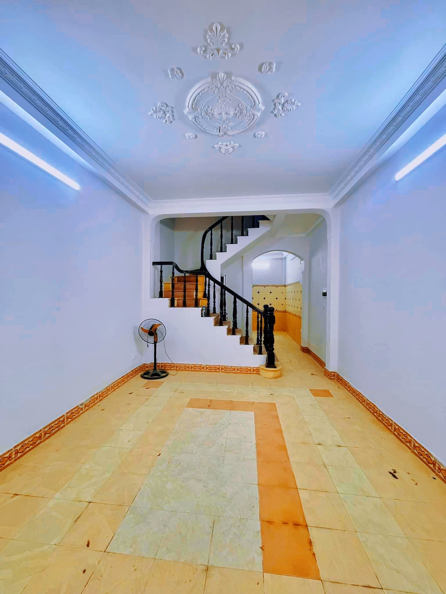 G.iá Rẻ- Bán nhà ngõ 84 Chùa Láng Gần 67 Chùa Láng 38m/4 Tầng chỉ 3.6 Tỷ, mới đẹp gần phố - LH: 0987881444