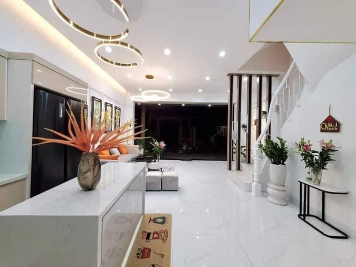 Nhà mặt phố Hà Đông cực đẹp , giá chỉ 7,6 tỷ