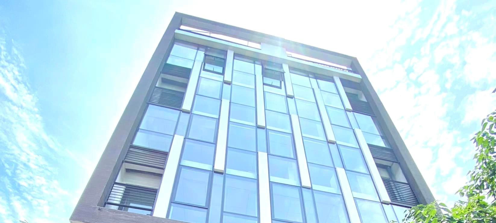 Bán tòa căn hộ dịch vụ mới đẹp, dòng tiền 150tr/th gần Phố Võ Chí Công, 160m2, hơn 40 tỷ.