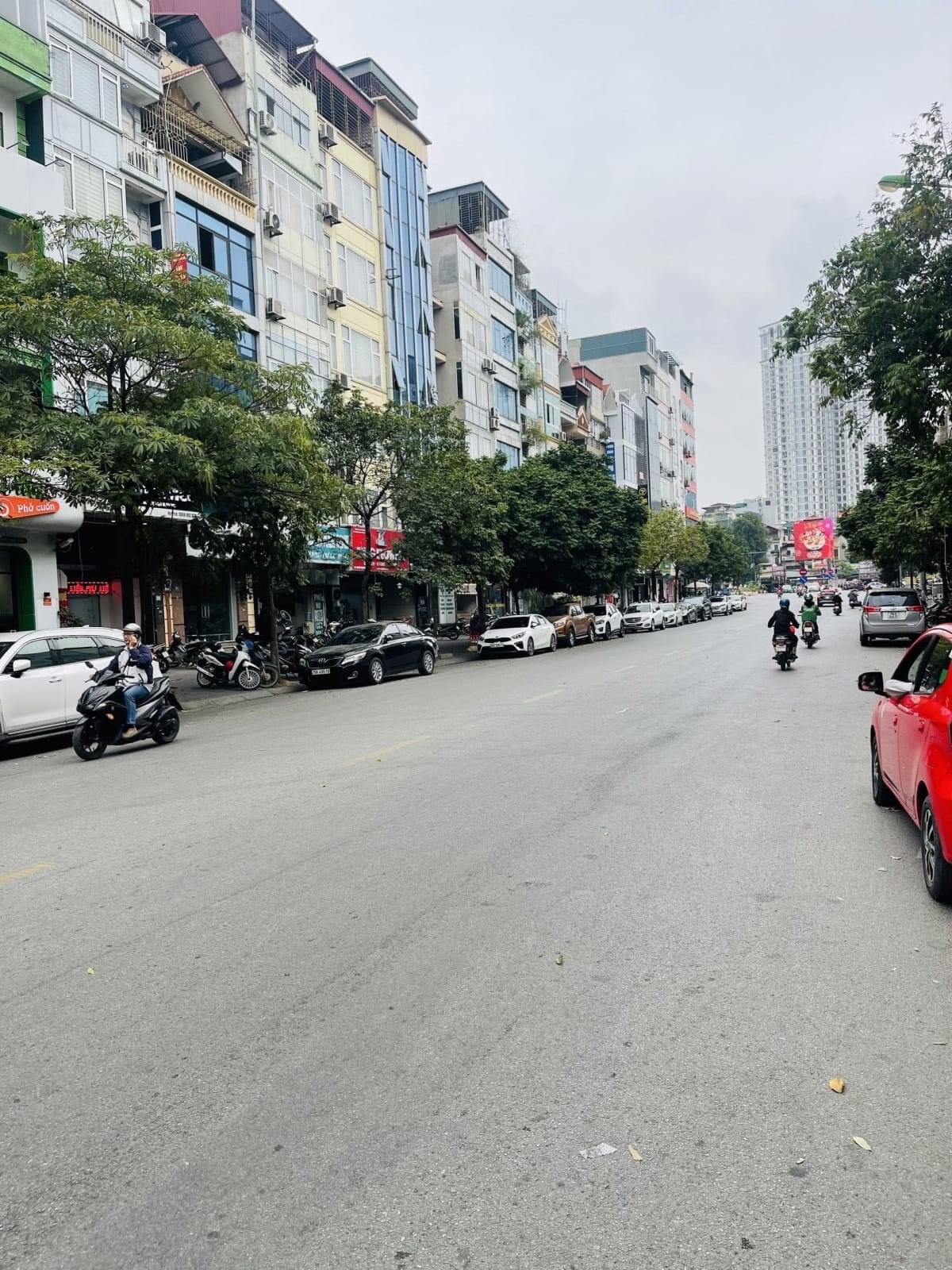 Bán nhà MP Vũ Phạm Hàm 109m2 - 7 tầng thang máy - Vỉa hè đá bóng - 3 thoáng