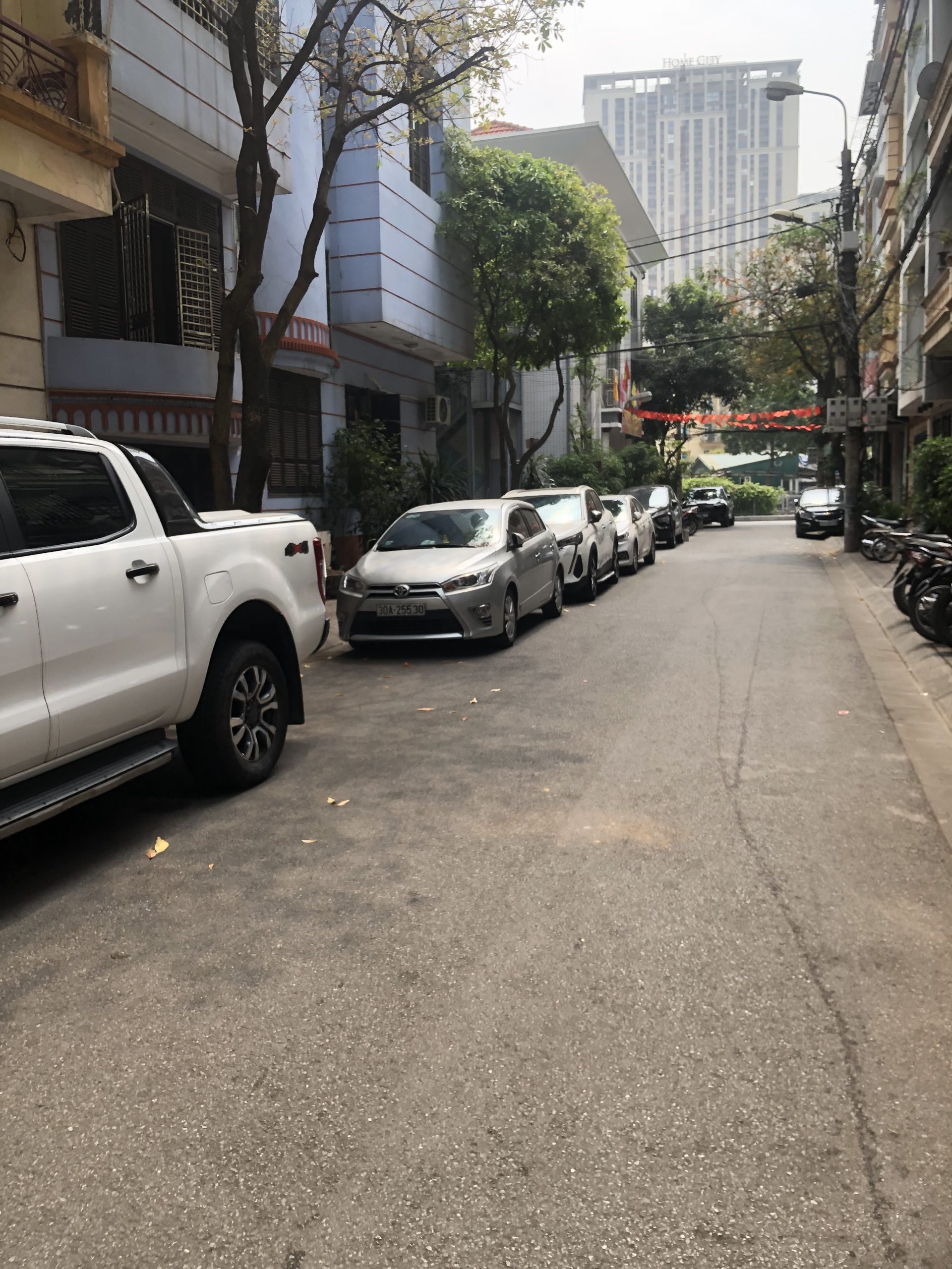 Bán nhà phân lô Mạc Thái Tổ - Trung Kính. Vỉa hè ô tô tránh - Kinh Doanh. 50m2 6 tầng mặt tiền 4.2m. Giá chỉ 17 tỷ.