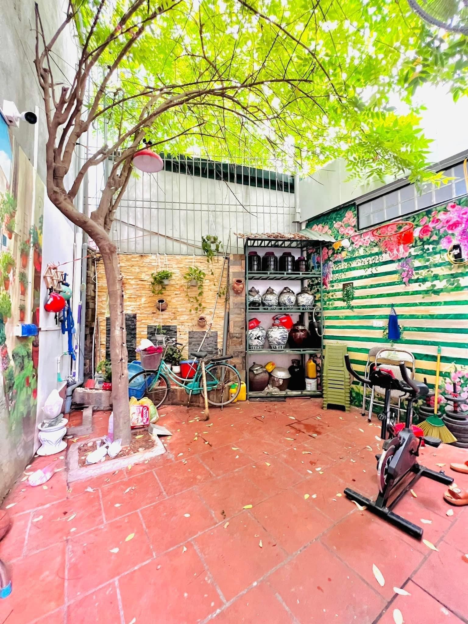 Nhà đẹp ở thích ngõ Gốc Đề Hoàng Mai 64m 5 tầng 5.2 tỷ