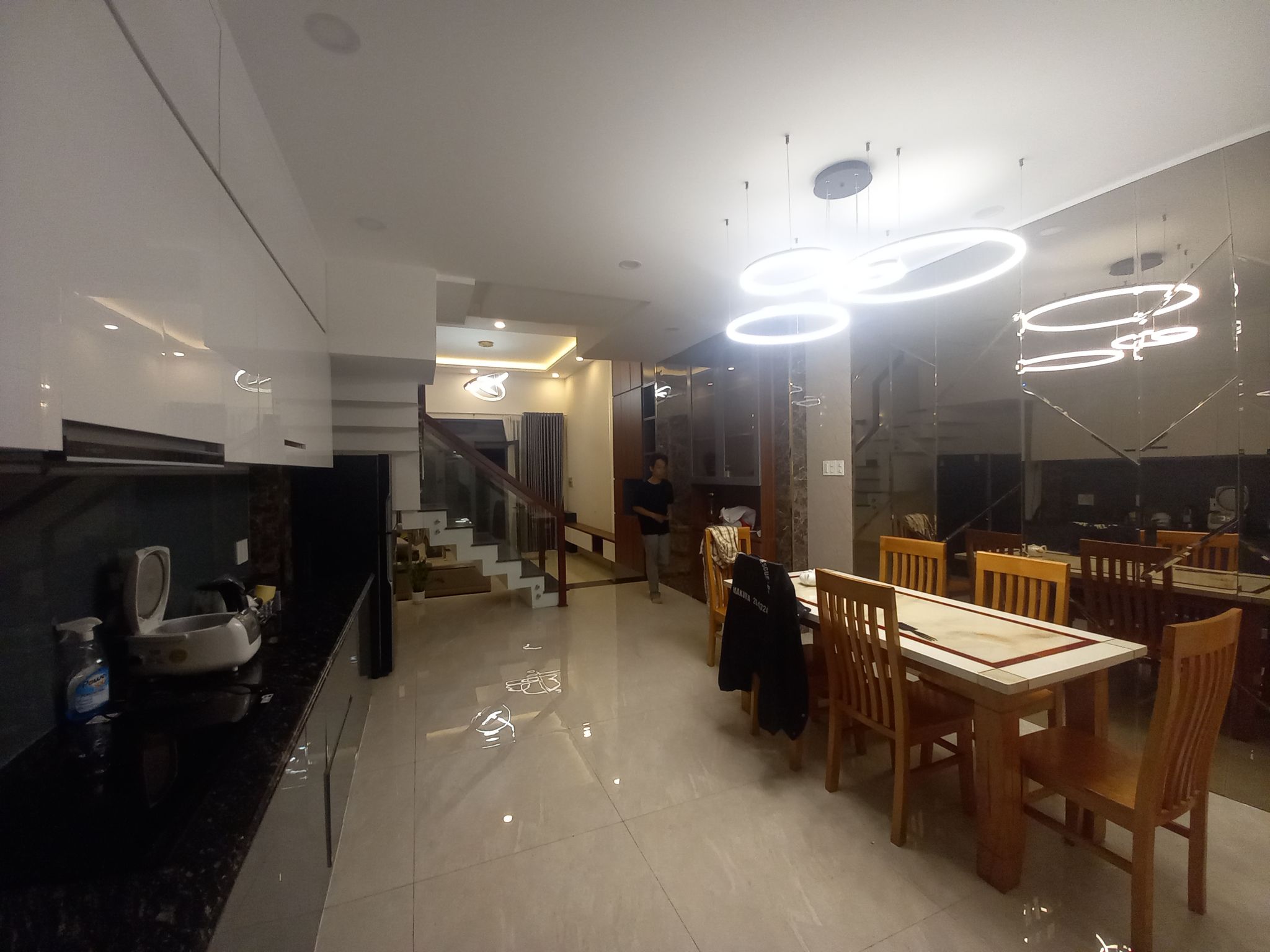 Ngộp bank-Giảm chào hơn 2 tỷ-82m2- 4 tầng -HXT-Vị trí VIP -Nguyễn Duy Trinh-Q2.