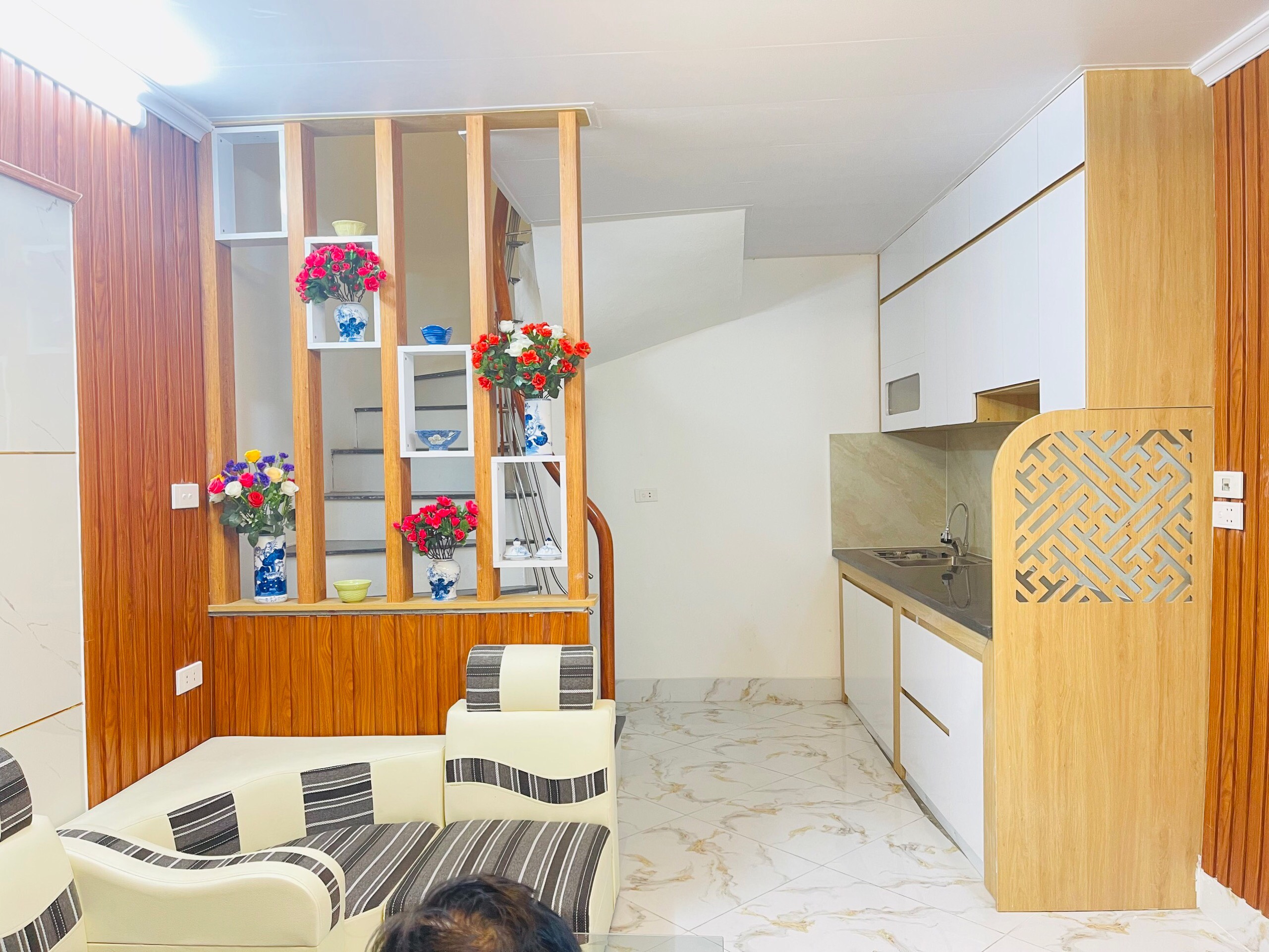 BÁN NHÀ TÔN ĐỨC THẮNG, Ô TÔ ĐỖ CỬA, 44M2 X 4 TẦNG, 2 THOÁNG