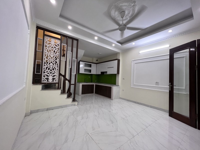 NGỌC TRINH NHÀ LA THÀNH - ĐỐNG ĐA, 35M2 X 4 TẦNG, NGÕ NÔNG, THÔNG