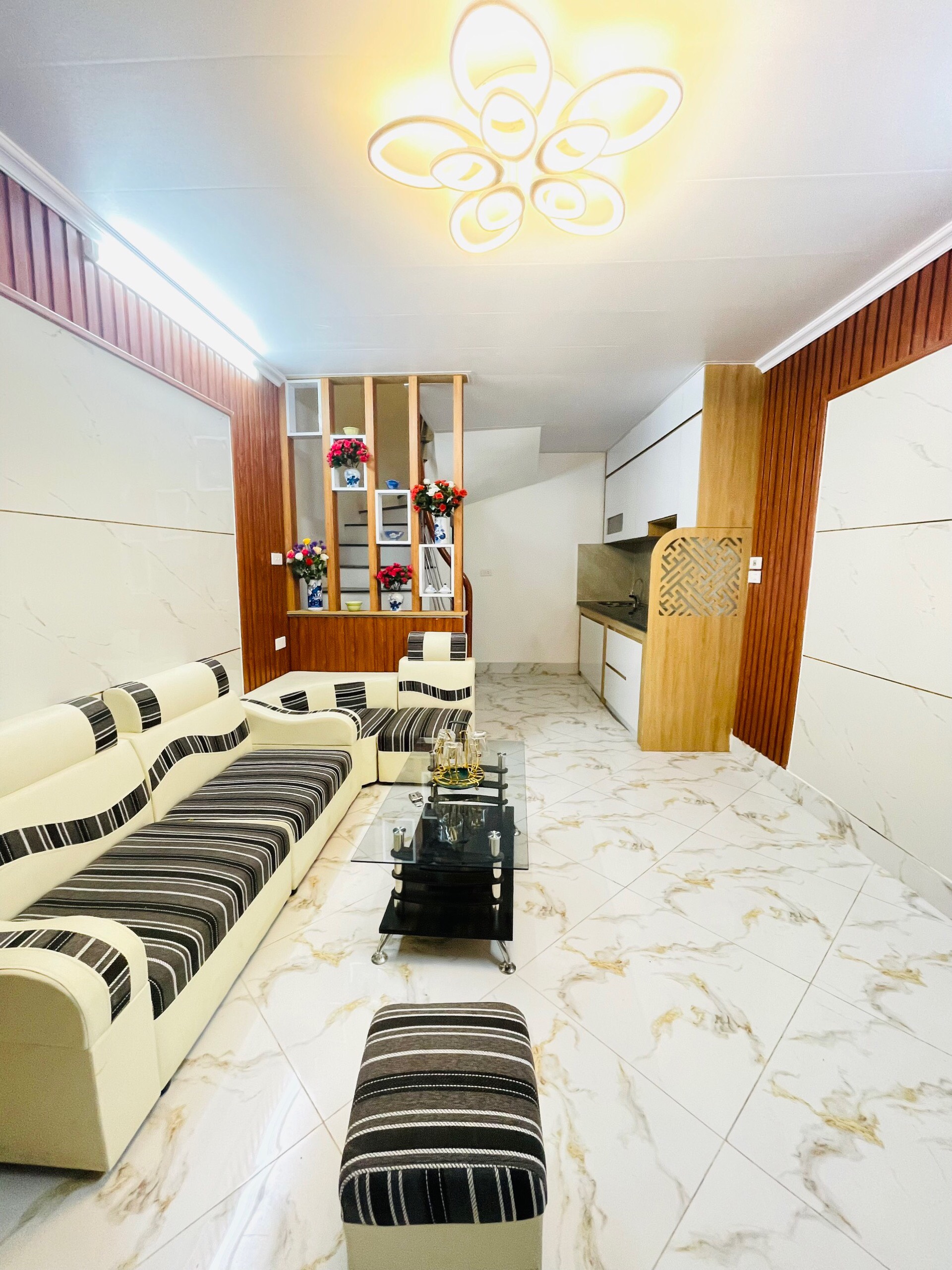 BÁN NHÀ LƯƠNG SỬ C 30M2 X 4 TẦNG, NGÕ NÔNG, GẦN PHỐ, NGÕ THÔNG LINH QUANG, 5 TỶ LH 0966037496