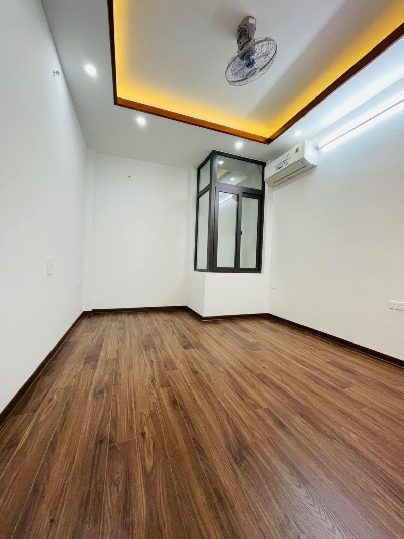 Bán nhà Hào Nam, Đống Đa 40m2 x 5T, MT 4m, Ô TÔ, ngõ thông nhỉnh 6 tỷ