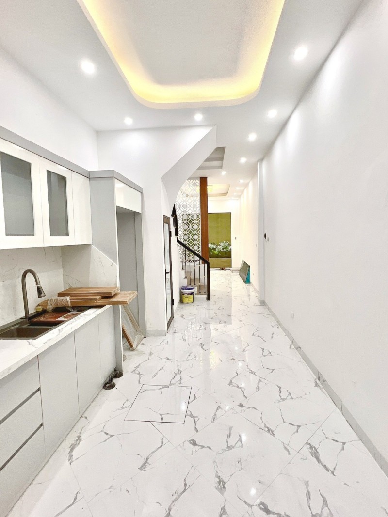 BÁN NHÀ PHƯƠNG MAI 35M2 X 5 TẦNG, NGÕ KINH DOANH, Ô TÔ ĐỖ CỬA, NHỈNH 4 TỶ