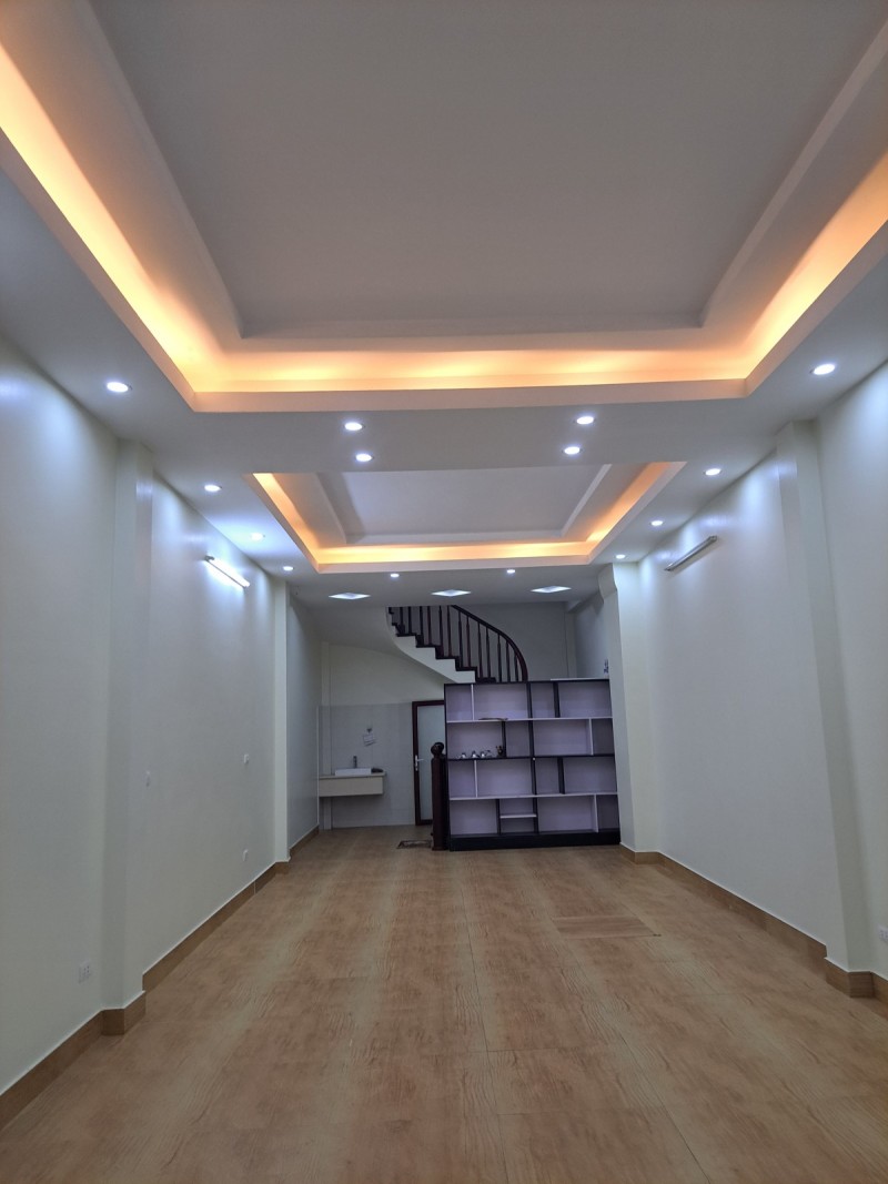 BÁN NHÀ ĐẸP Ở LUÔN TÔN THẤT TÙNG, 40M2 X 4 TẦNG, 2 THOÁNG