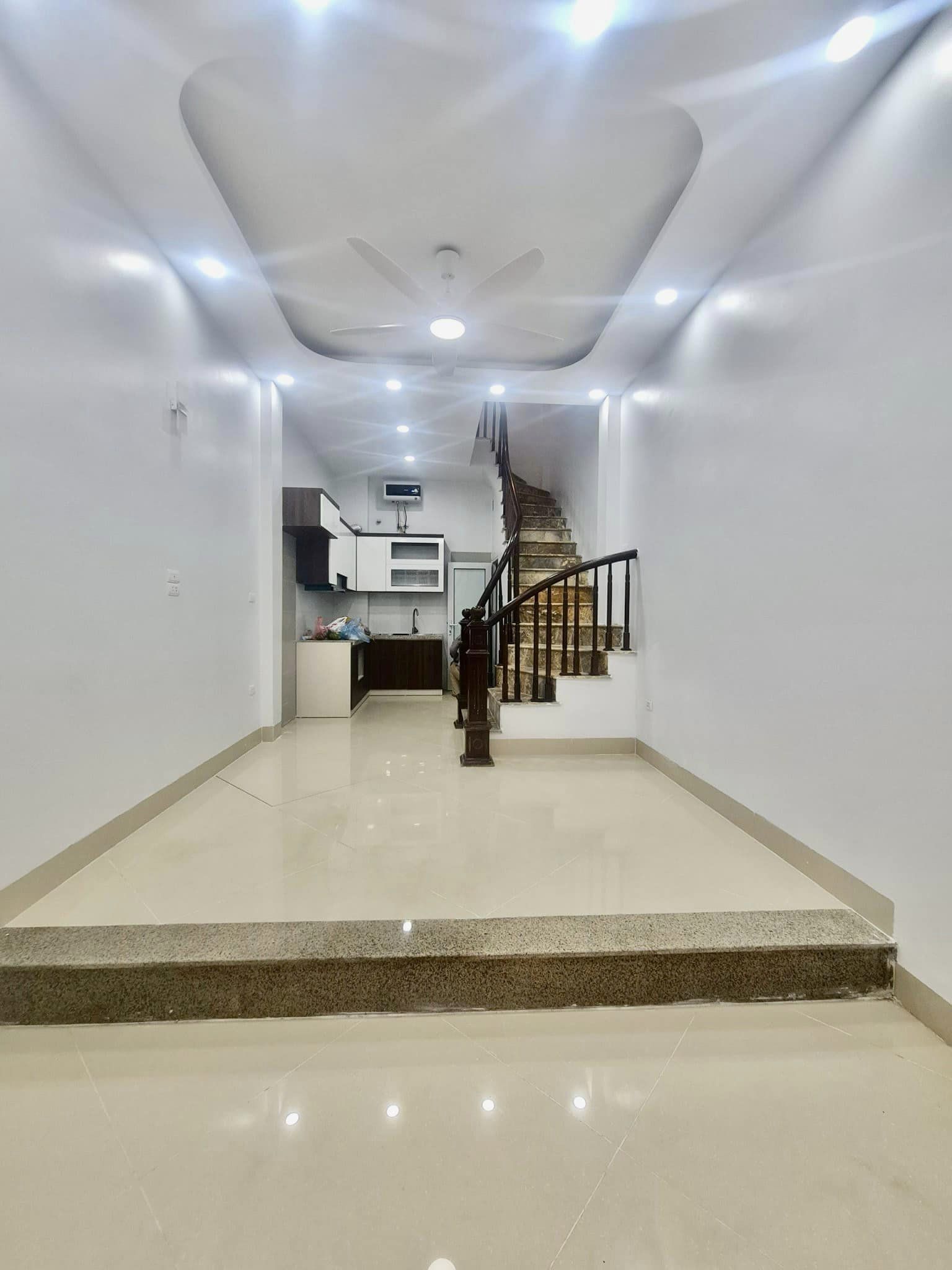 Bán nhà đẹp Hoàng Mai, Vĩnh Hưng 40m2*5T, MT 4M, Ô TÔ ĐỖ TRÁNH 20M, NGÕ NÔNG THOÁNG, TIỆN ÍCH