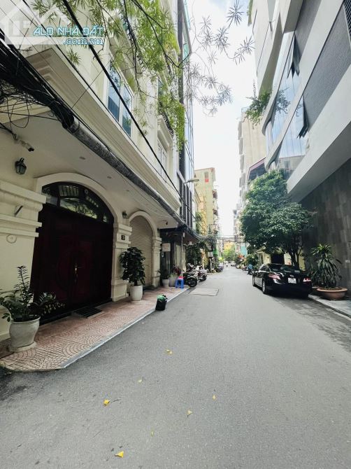 Bán nhà mặt phố Tây Sơn, Hà Đông, S=40m2, 3 tầng, giá 5,3 tỷ thương lượng sâu, vỉa hè ô tô tránh