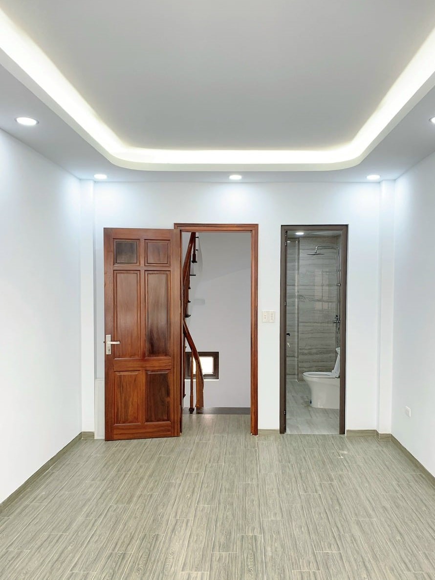 Bán Nhà Thạch Bàn, Long Biên 35m2, 5T chỉ 2,96 tỷ ( ngõ thuận tiện, gần ô tô)