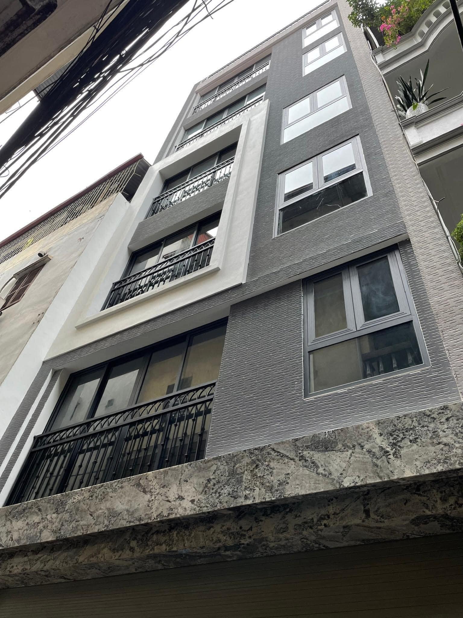 Siêu phẩm Thái Hà 8 tầng thang máy mới tinh , gara oto, sổ đỏ hoa hậu. Chỉ 300tr/m2