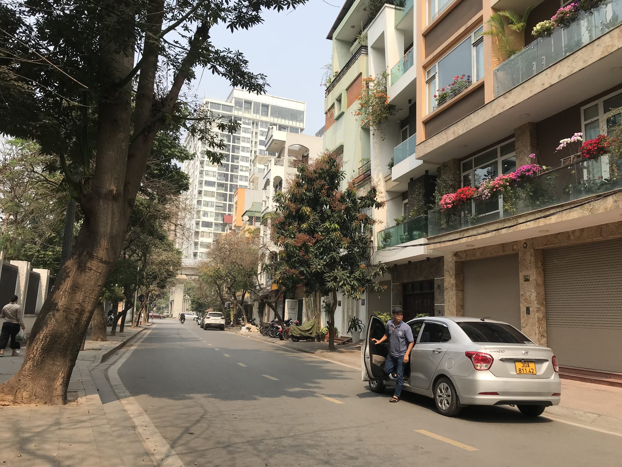 BÁN NHÀ PHÂN LÔ BỘ CÔNG AN HOÀNG CẦU ĐỐNG ĐA Ô TÔ ĐỖ CỬA 65m SĐCC GIÁ 8 tỷ LH:0975936436