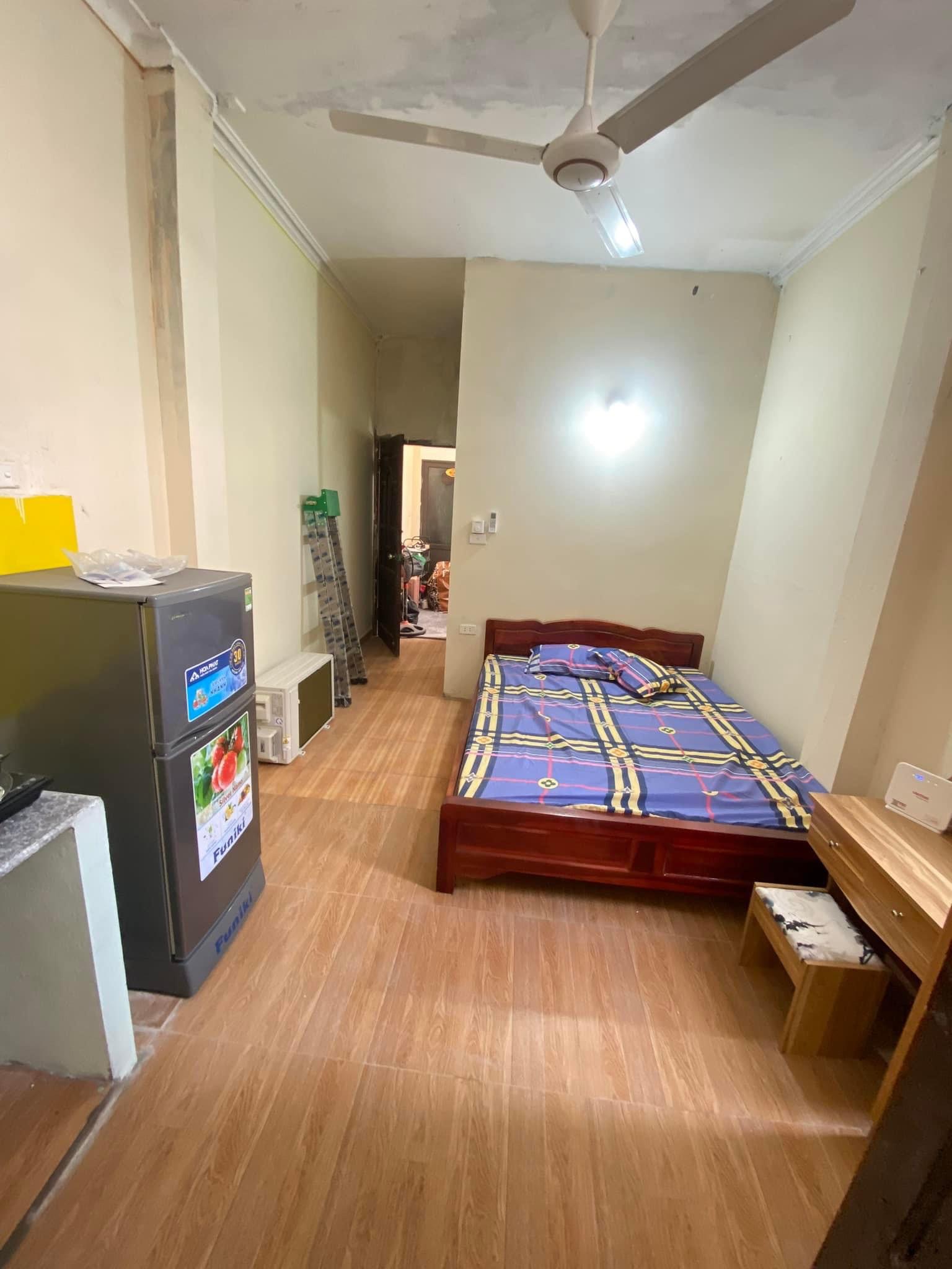 Bán gấp nhà Hoàng Hoa Thám,cách phố 60m,4 tầng dân xây,27m2,mt:3,3m