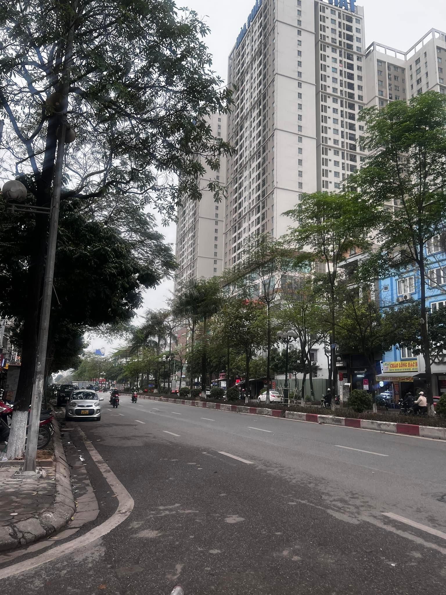 SIÊU PHẨM Ô TÔ ĐỖ CỬA GIÁ RẺ GIẬT MÌNH, MT 3M, CHỈ HƠN 3 TỶ, CON PHỐ SẦM UẤT BẬC NHẤT QUẬN HOÀNG MAI