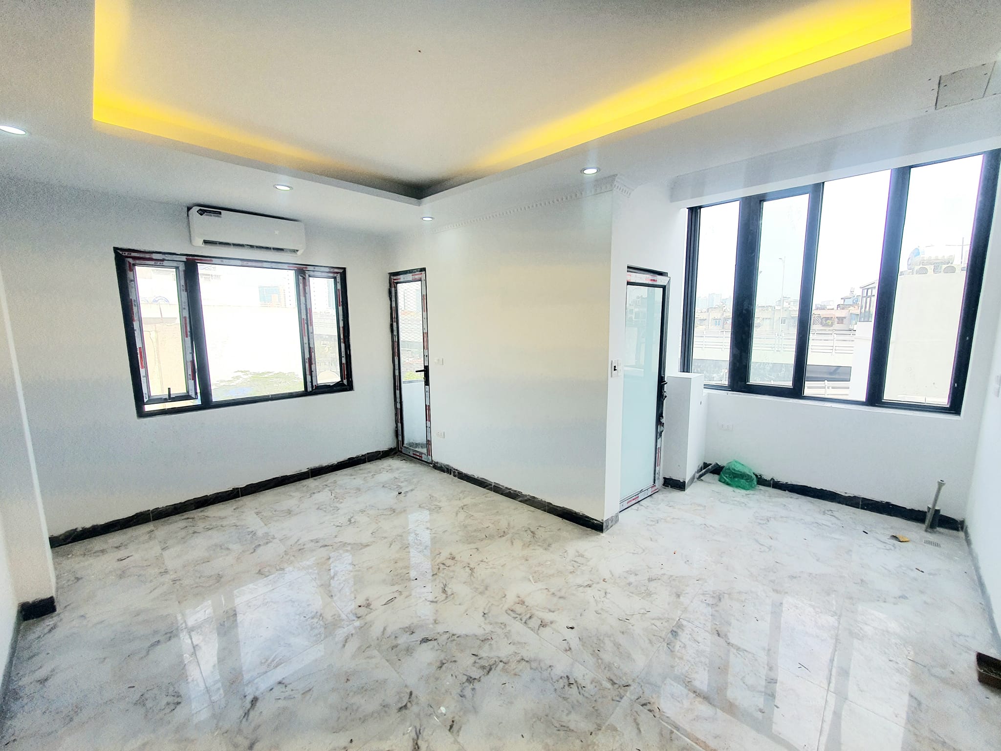 Nhà Đại La, cách phố 1 nhà, 10 phòng, 50m2 x 6T thang máy, giá 11.8 tỷ