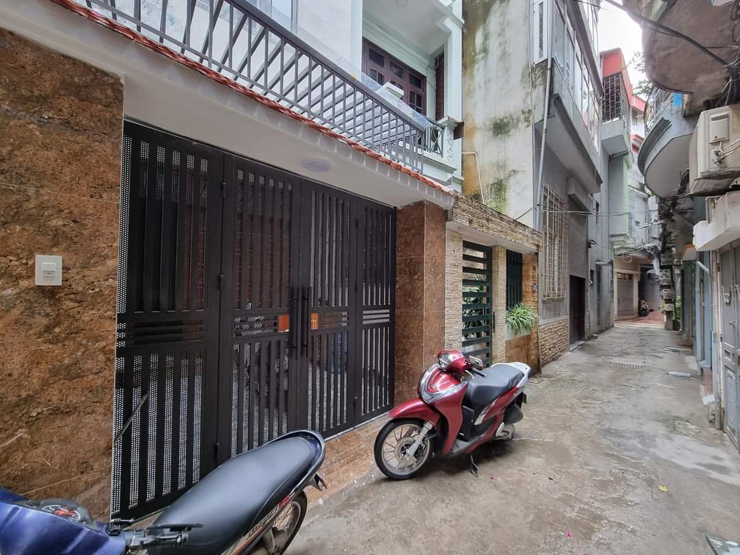 Bán nhà riêng phố Đỗ Quang, ô tô qua, nhà đẹp, tặng nội thất, 50m2, 5 tầng, giá hơn 7 tỷ