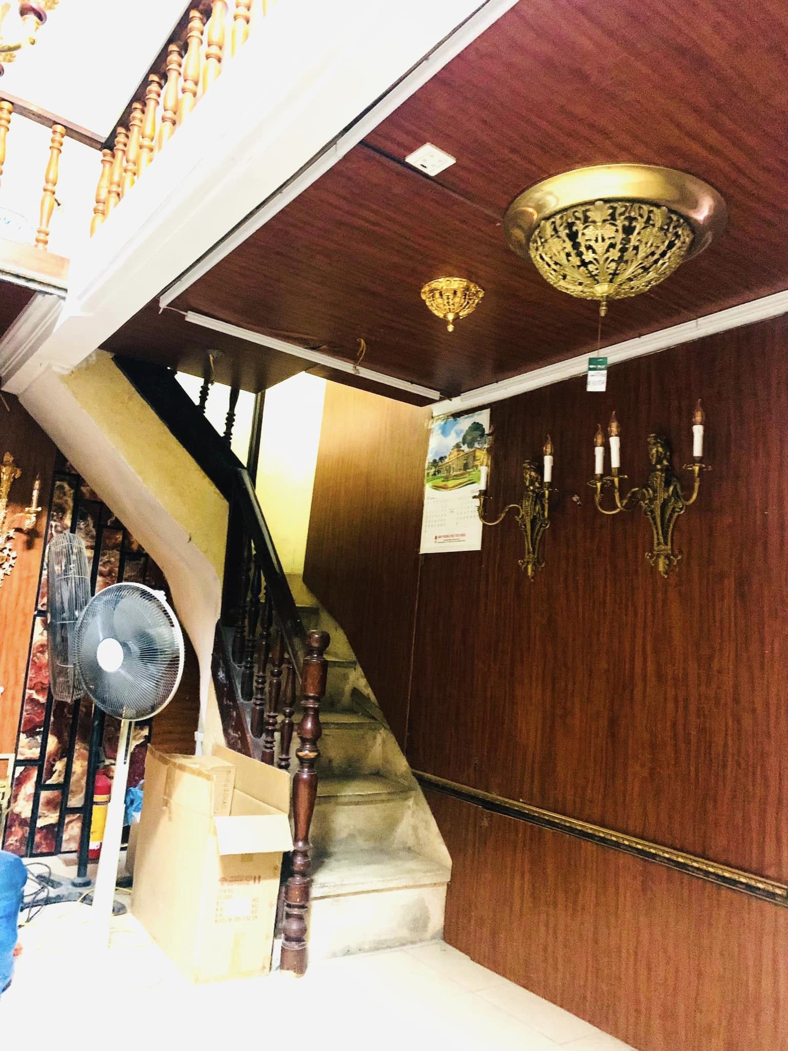 Nhà mặt phố Đồng Nhân kinh doanh phụ tùng ô tô 180m2, MT 7m, giá 57.6 tỷ