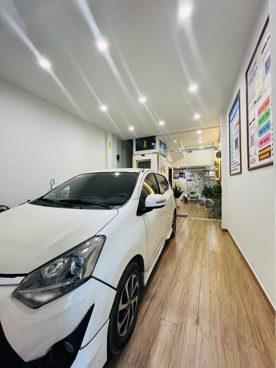 Bán nhà đường Duy Tân, Cầu Giấy, phân lô, ô tô, 2 thoáng, tặng nội thất, 56m2, 5 tầng, 10tỷ.