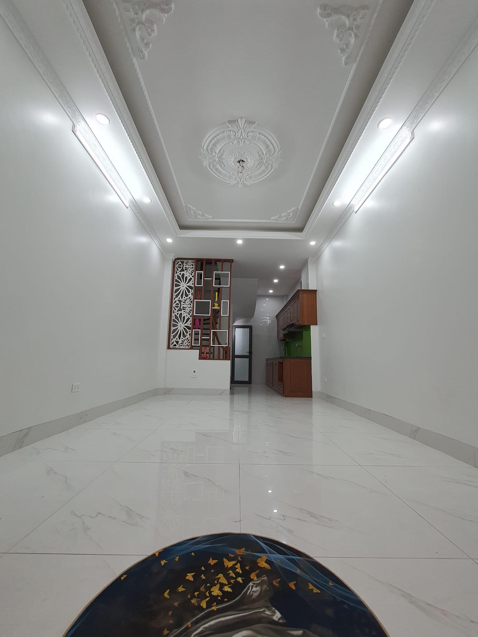 Bán nhà ngõ 460 Thuỵ Khuê, lô góc, nội thất gỗ lim xịn, gần ngõ ô tô, 40m2, 5tầng.