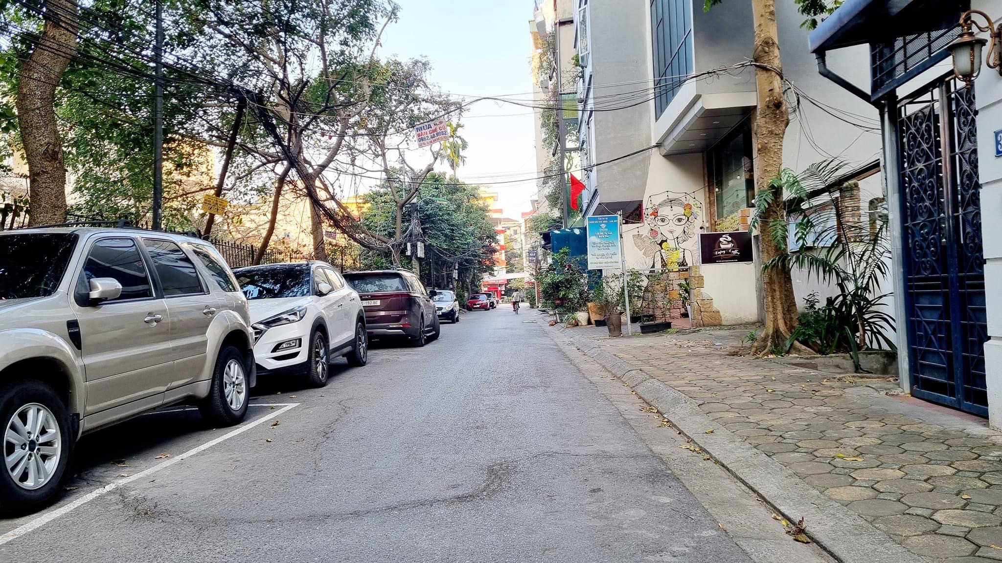 Ngân Hàng Định Giá Cao Hơn 8 Tỷ. Nhà Phố Nguyễn Phong Sắc 2 Xe Tải Tránh Có Vỉa Hè. 96m2, 7T Thang Máy, MT 5.2m. Hơn 20 Tỷ