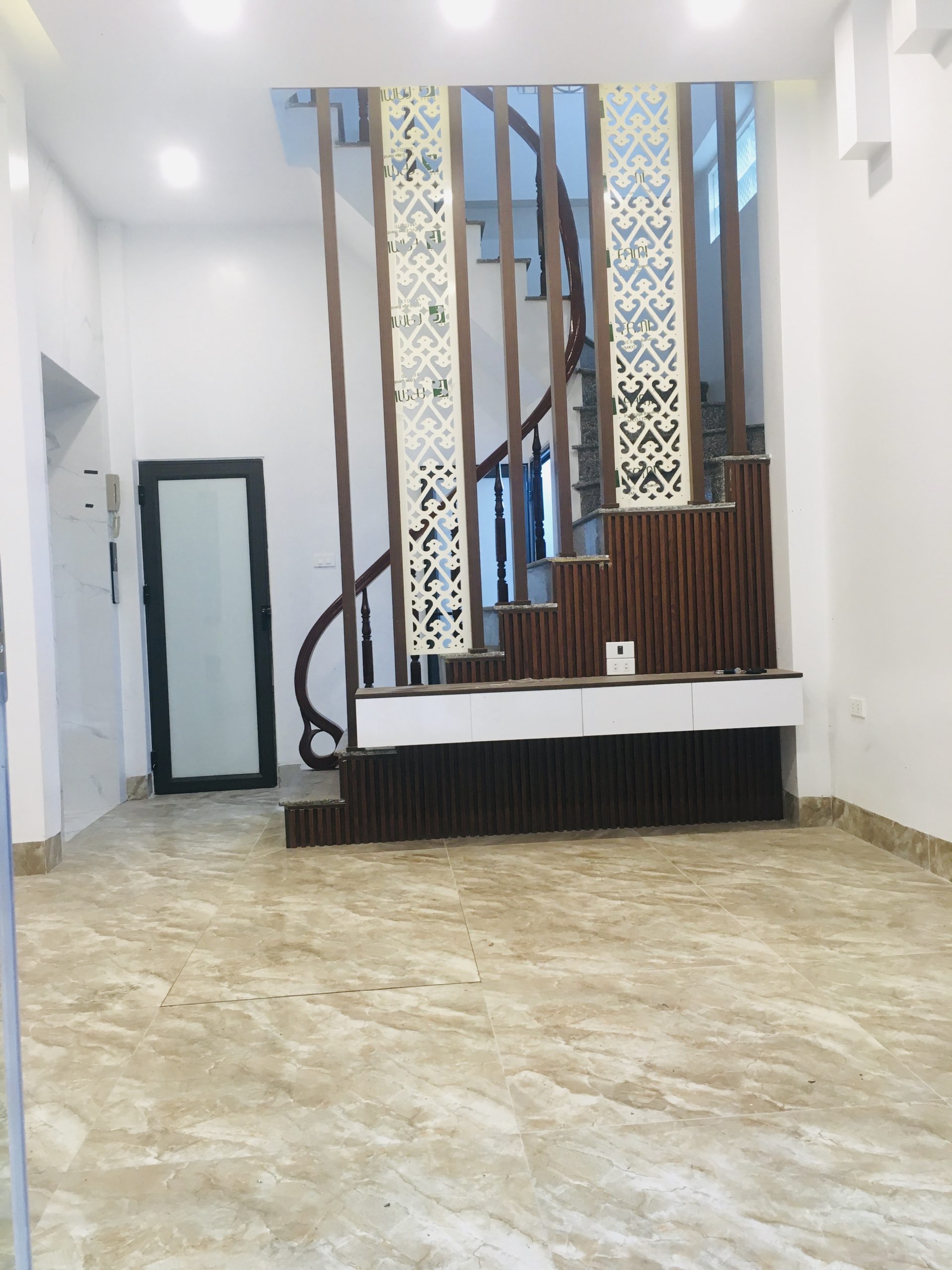 Bán nhà Hoàng Đạo Thành, Thanh Xuân 35m2, 5 tầng, thang máy, 6.5 tỷ-ô tô, kinh doanh vp