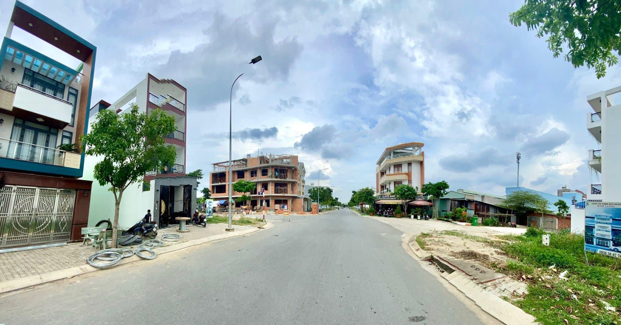 Bà Ba bán gấp lô đất 100m2 Tạ Hiện, Thạnh Mỹ Lợi, Q2. Giá 2tỷ2, sổ riêng, bao XDTD