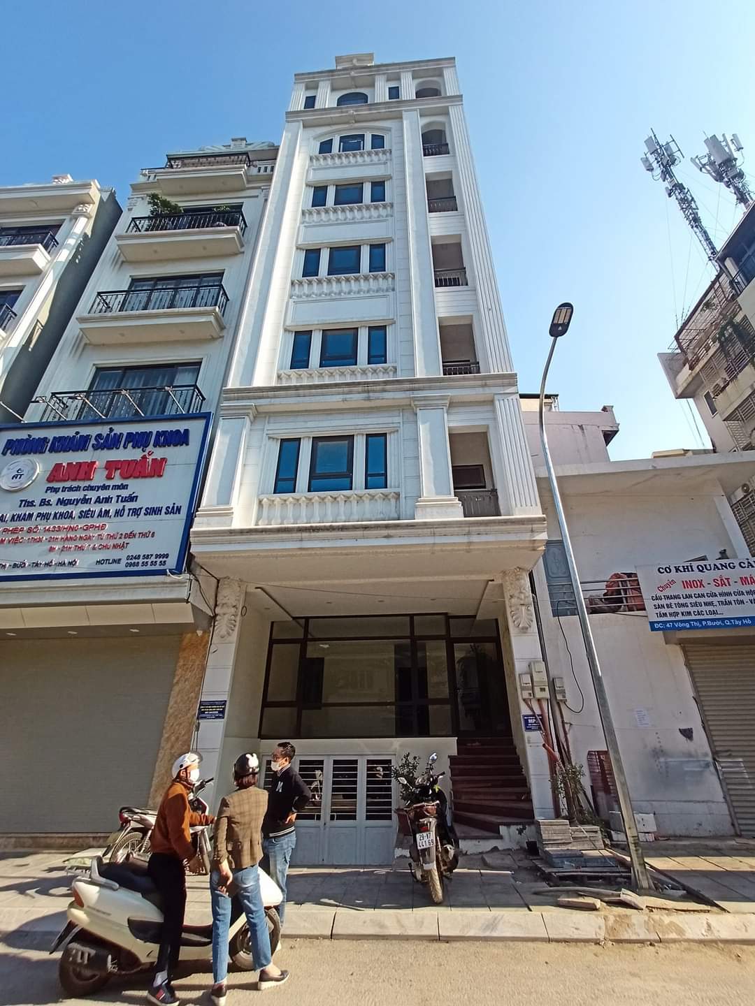 Bán nhà mặt phố Hoàng Quốc Việt 69m 8 tầng mt 5m vỉa hè kinh doanh giá tốt